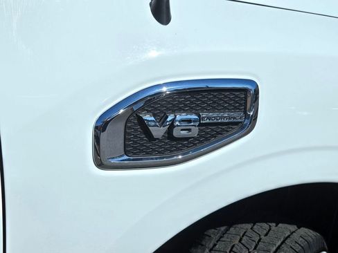 Used 2018 Nissan Titan SV image 9