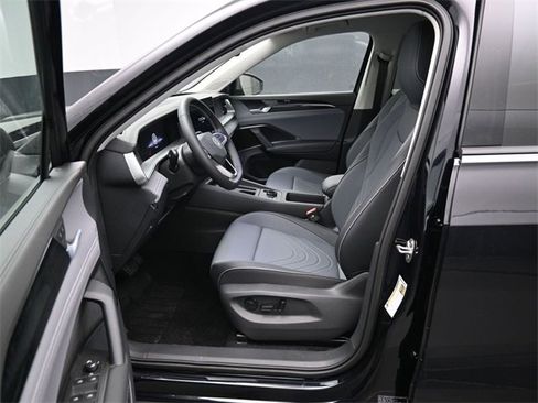 New 2026 Volkswagen Tiguan SE image 9