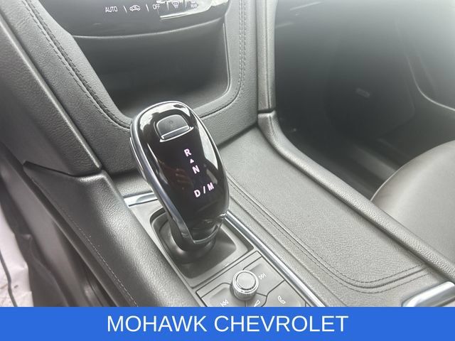 Certified 2025 Cadillac XT6 Luxury FWD image 16