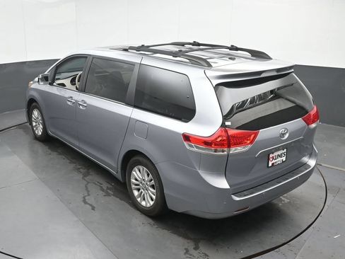 Used 2014 Toyota Sienna XLE FWD image 30