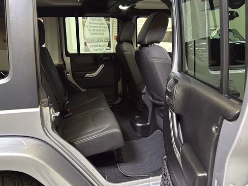 Used 2015 Jeep Wrangler Unlimited Sahara w/ Connectivity Group image 18