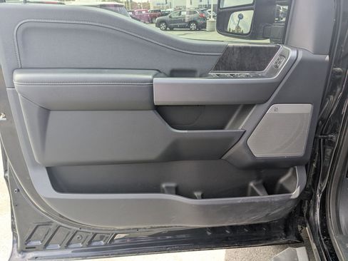 Used 2025 Ford F350 Lariat w/ Black Appearance Package AWD/4WD image 15