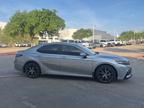 Used 2024 Toyota Camry SE image 4