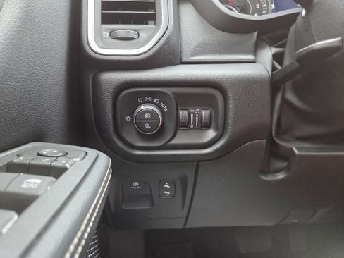 New 2026 RAM 1500 Laramie AWD/4WD image 40