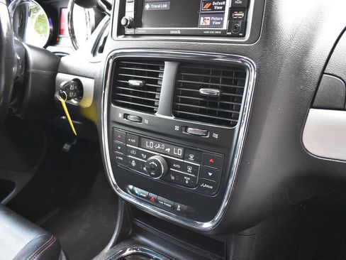 Used 2020 Dodge Grand Caravan GT image 24