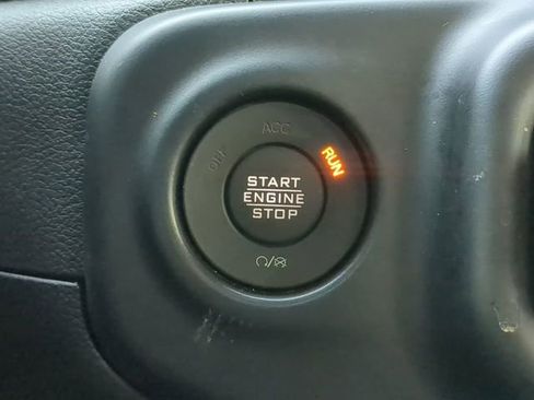 Used 2023 Jeep Wrangler Unlimited Sahara image 35