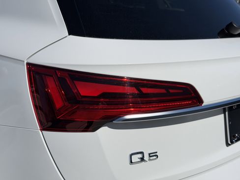 Used 2023 Audi Q5 2.0T Premium w/ Convenience Package image 9