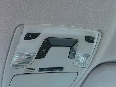 Used 2011 Toyota Sienna LE image 36