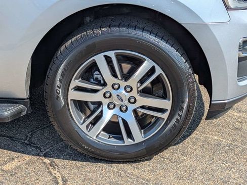 Used 2024 Ford Expedition Limited RWD image 11