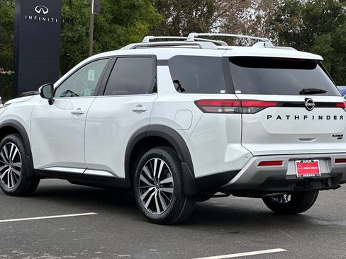 New 2025 Nissan Pathfinder Platinum image 6