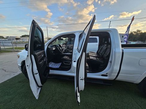Used 2019 RAM 1500 Laramie image 9