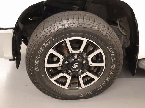 Used 2015 Toyota Tundra Limited w/ Limited Premium Package AWD/4WD image 8