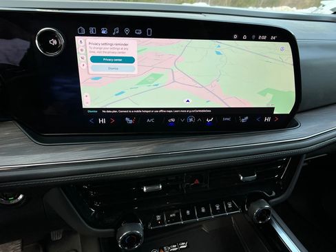 Used 2025 Chevrolet Tahoe Z71 image 16