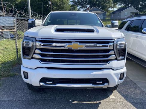 Used 2024 Chevrolet Silverado 2500 High Country AWD/4WD image 2