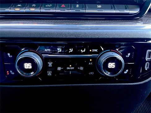 Used 2025 Chevrolet Silverado 1500 LT image 18