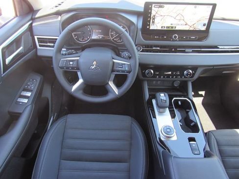 New 2026 Mitsubishi Outlander SE FWD image 17