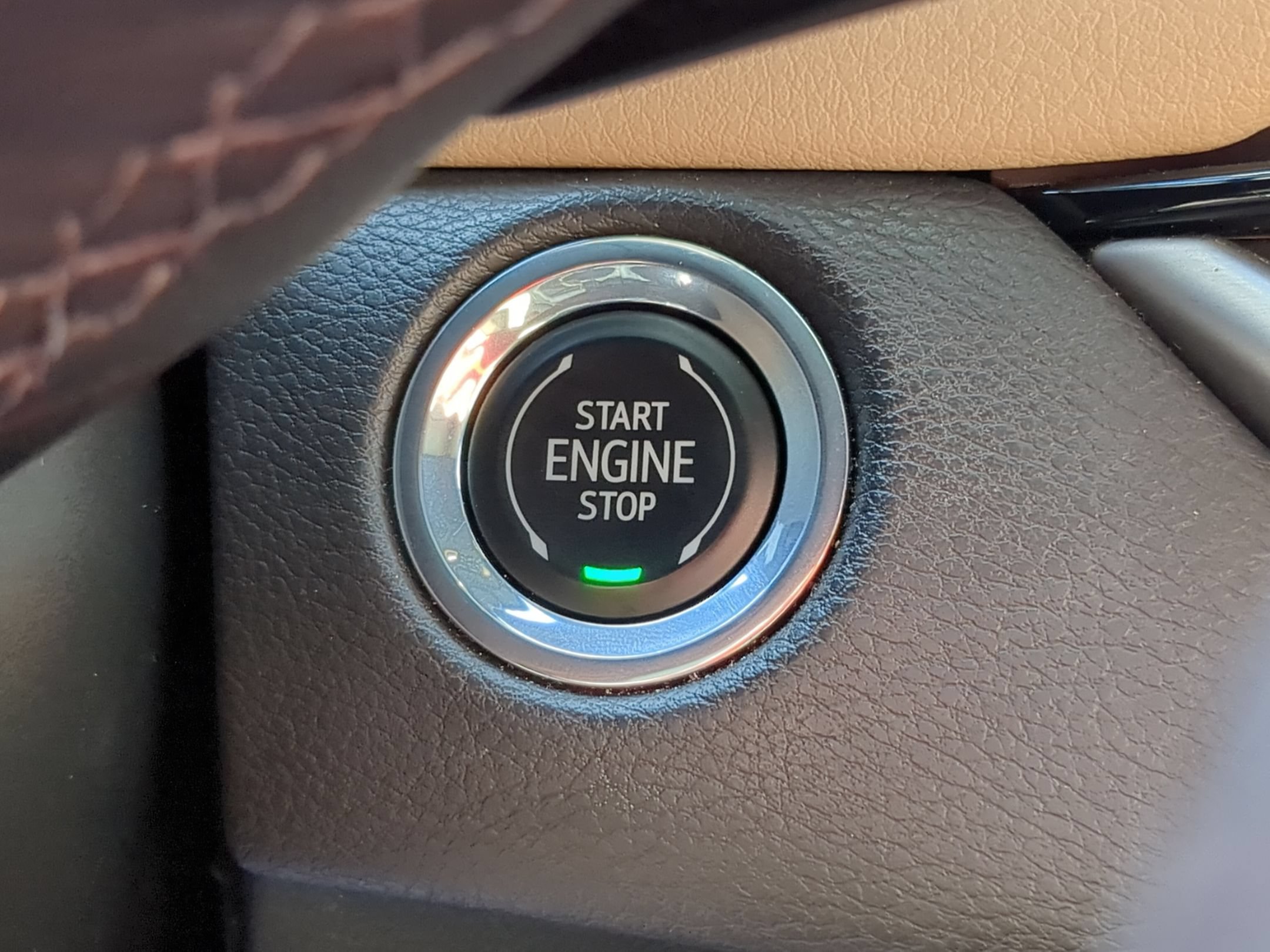 Certified 2024 Cadillac XT4 Luxury w/ Cold Weather Package AWD/4WD image 15