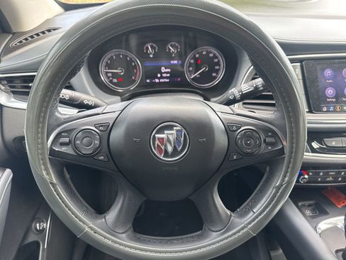 Used 2020 Buick Enclave Essence image 13