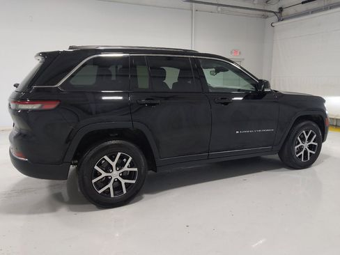 Used 2023 Jeep Grand Cherokee Limited AWD/4WD image 10