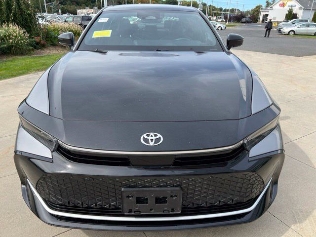 Used 2023 Toyota Crown Platinum AWD/4WD image 2