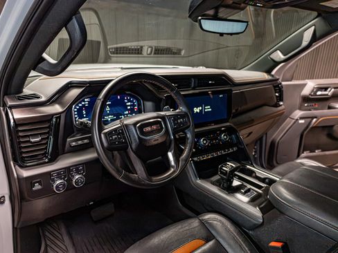Used 2025 GMC Sierra 1500 AT4 w/ AT4 Premium Package AWD/4WD image 11