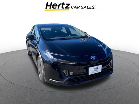 Used 2025 Toyota Prius LE image 1