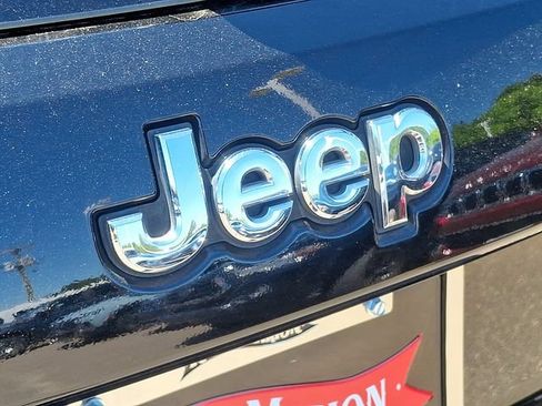 Used 2019 Jeep Grand Cherokee Laredo RWD image 20