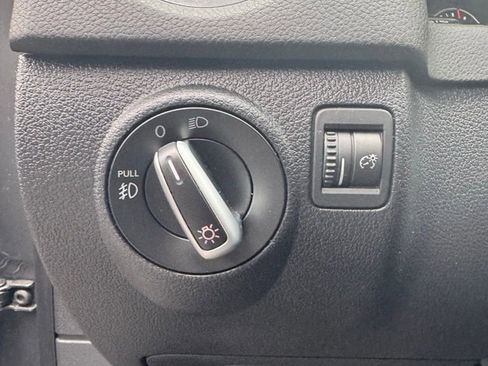 Used 2015 Volkswagen Tiguan SEL FWD image 14