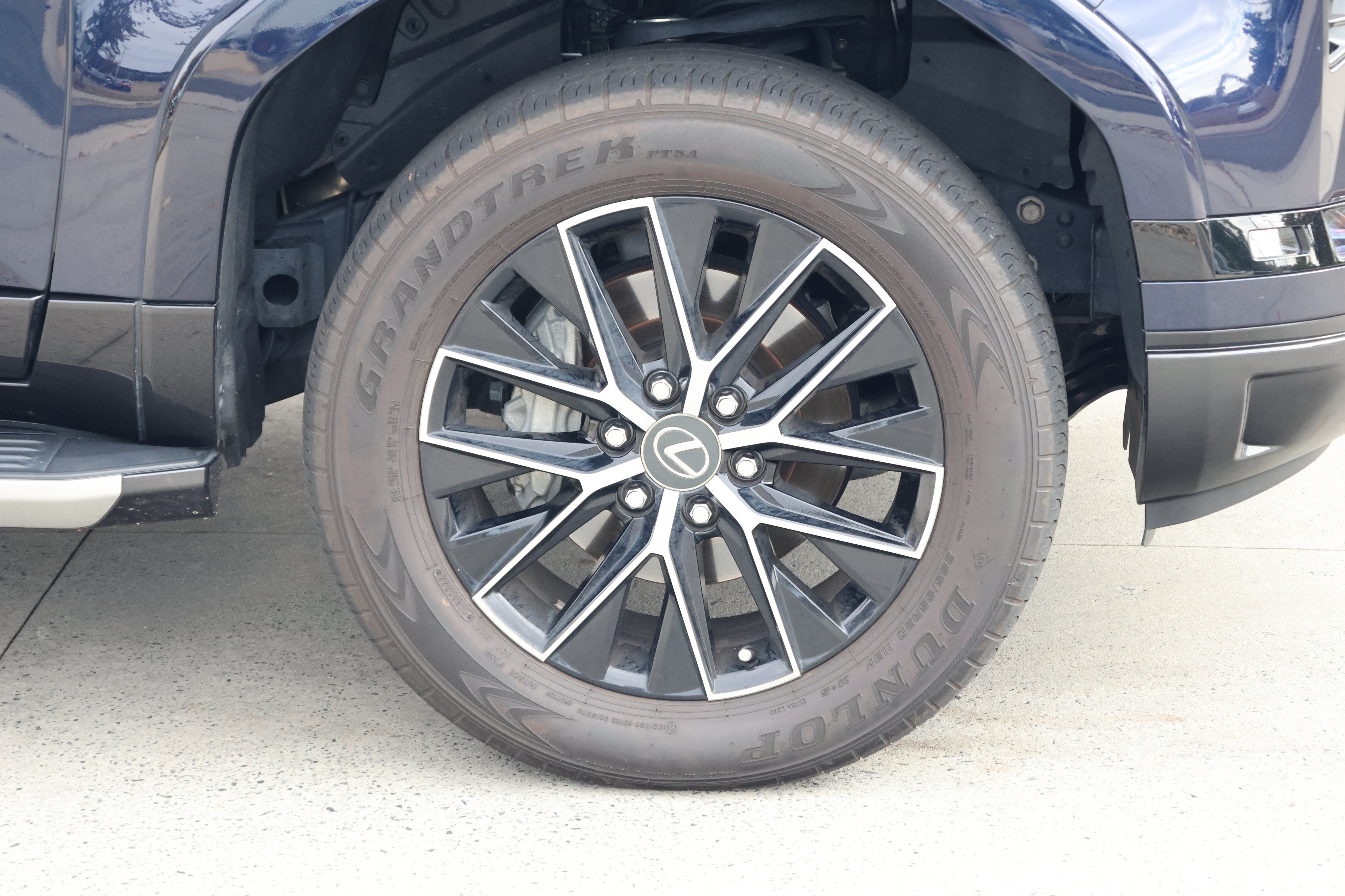 Used 2024 Lexus GX 550 w/ Accessory Package (2T) AWD/4WD image 11