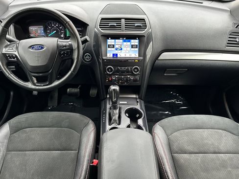 Used 2019 Ford Explorer XLT w/ Equipment Group 202A image 10