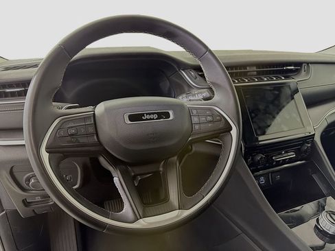 Used 2024 Jeep Grand Cherokee Laredo RWD image 14