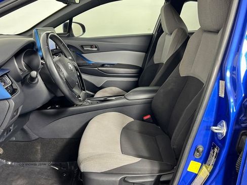 Used 2019 Toyota C-HR XLE image 15