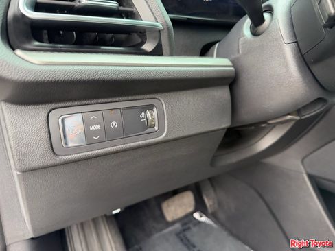 Used 2025 Chevrolet Traverse LT w/ Driver Confidence Package FWD image 26