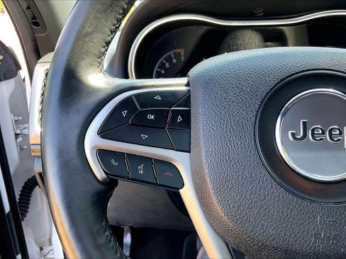 Used 2018 Jeep Grand Cherokee Altitude AWD/4WD image 22