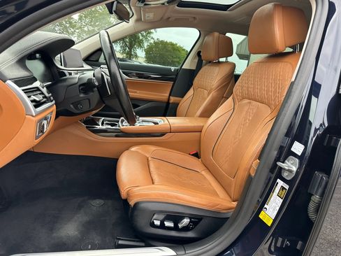 Used 2020 BMW 740i w/ Premium Package RWD image 15