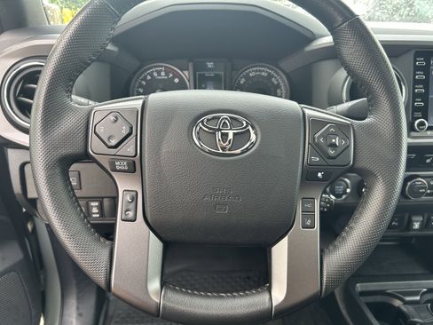 Used 2022 Toyota Tacoma TRD Off-Road w/ TRD Premium Off Road Package AWD/4WD image 22