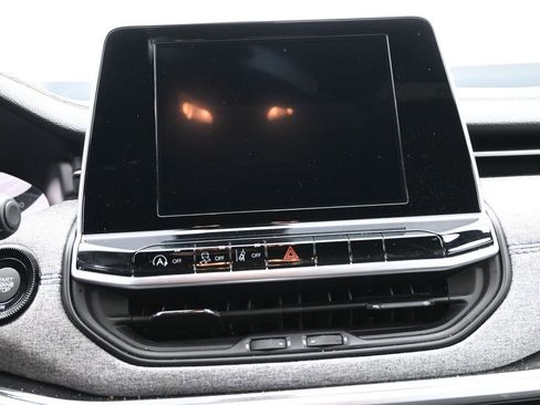 New 2026 Jeep Compass Latitude image 17