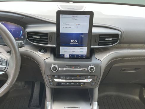 Used 2020 Ford Explorer Platinum w/ Premium Technology Package image 13