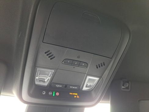 Used 2025 Cadillac XT4 Premium Luxury image 33