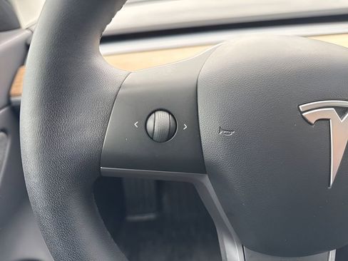 Used 2019 Tesla Model 3 Standard Range Plus image 16