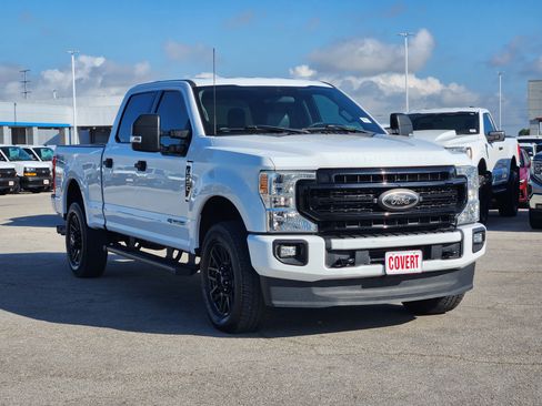 Used 2022 Ford F250 XLT w/ Black Appearance Package AWD/4WD image 3