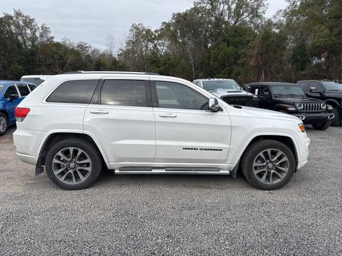 Used 2017 Jeep Grand Cherokee Overland w/ Jeep Active Safety Group image 6