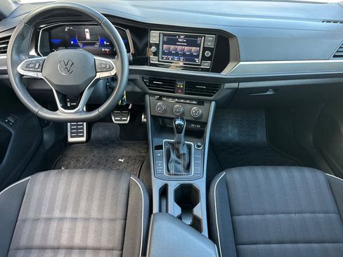 Used 2024 Volkswagen Jetta Sport image 12