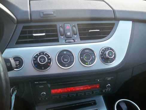 Used 2011 BMW Z4 sDrive35i image 10