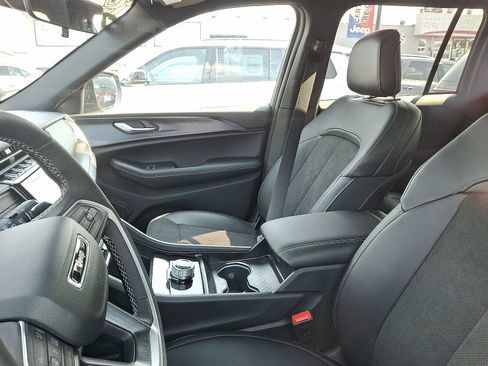 New 2025 Jeep Grand Cherokee Altitude image 5