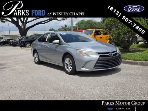 Used 2015 Toyota Camry LE FWD image 1