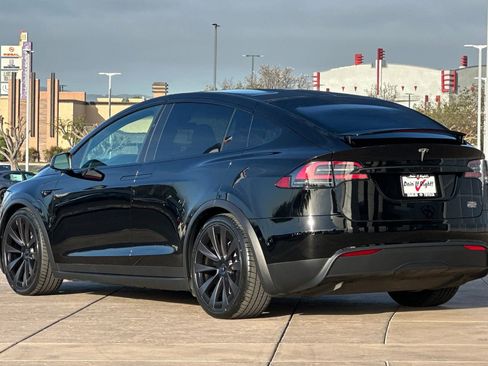 Used 2022 Tesla Model X Plaid image 6