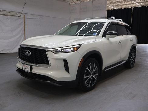 Used 2023 INFINITI QX60 Sensory w/ Cargo Package AWD/4WD image 3