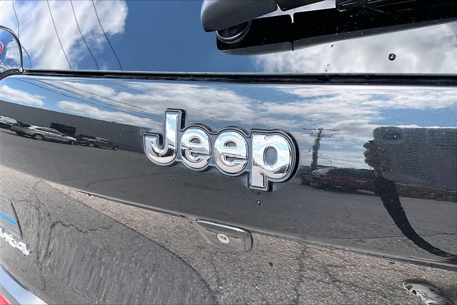 Used 2015 Jeep Cherokee Limited AWD/4WD image 10