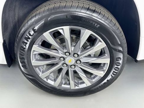 Used 2022 Chevrolet Traverse Premier FWD image 33